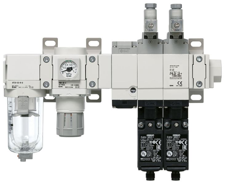 Das Sicherheitsentlüftungsventil der Serie VP546/746 (hier rechts als redundantes System inkl. Softstartfunktion) entlüftet bei pneumatischen Anwendungen mit Druckluftaufbereitung (hier in Kombination mit Wartungseinheit AC-D von SMC) den Betriebsdruck einer Anlage und soll so für mehr Sicherheit sorgen. (Bild: SMC Deutschland GmbH)