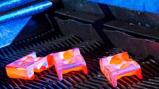 Kleiner Blick in die Rasche-Umformtechnik-Produktion in Plettenberg. Das Unternehmen wurde jetzt von der Mutares SE & Co. KgaA übernommen, wie die dgap meldet. Es handelt sich dabei um eine sogenannte Add-on-Investition. (Bild: Rasche Umformtechnik)