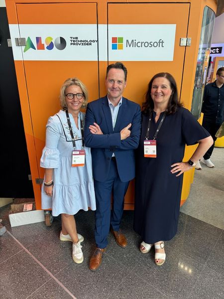 Markus Hollerbaum (ALSO) mit Stephanie Steen (l.) und Lilli Kos (IT-BUSINESS) (Bild: Vogel IT-Medien GmbH)