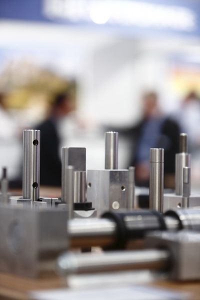 Impressionen von der FMB 2013: Die FMB führt Konstrukteure, Entwickler und Einkäufer zielorientiert zusammen und präsentiert das gesamte Spektrum der Zulieferindustrie für den Maschinen- und Anlagenbau einschließlich der dazugehörigen Dienstleistungen, darunter u.a. Marktführer aus den Bereichen Antriebstechnik, Steuerungstechnik sowie Montage- und Handhabungstechnik. (Bild: Clarion Events Deutschland GmbH)