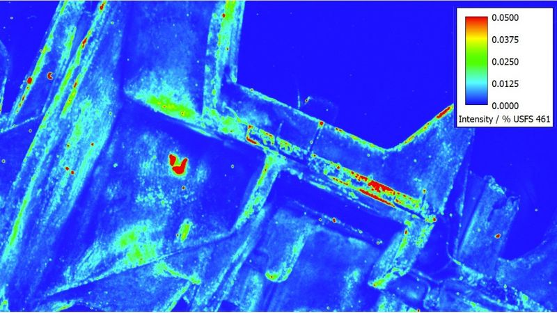 Der Fluoreszenz-Scan eines Druckgussteils nach dem Entformen zeigt die quantitative Belegung mit dem Trennmittel: Je stärker es leuchtet, desto mehr Trennmittel ist auf dem Werkzeug.(Bild:  Fraunhofer IPM)