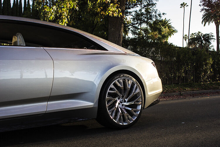 Der Audi Prologue hat Allradantrieb und -lenkung. Die hinteren Räder schlagen bis zu 5 Grad ein. (Foto: Ampnet/Jeff Jablansky)