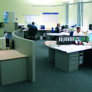 Mitarbeiter an CAE-Arbeitsplätzen der BSG. Rund 80 Prozent der Anlagen exportiert man ins Ausland