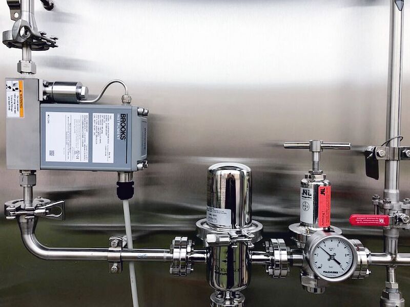 Mithilfe eines Sensors sorgt der Massendurchflussregler SLAMf für die konstante Steuerung des Sauerstoffdurchflusses und eine optimale Kontrolle des Gärungsprozesses.  (Bild: Brooks Instrument)
