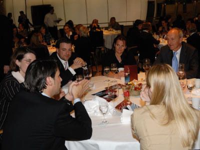 Der VIP-Tisch von Renault und Porsche sowie Women´s-Award-Preisträgerinnen. (Archiv: Vogel Business Media)