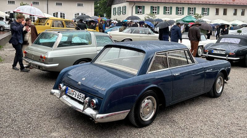 Shooting Brake mit viel Glas: Ogle Triplex GTS aus dem Jahr 1965. Davor ein Facel Vega Facel III FB, gebaut 1964. (Bild: Peter Diehl)