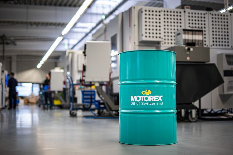 Das biologisch abbaubare Hochleistungsschneidöl von Motorex: Swisscut Deco BX. (Bild: Motorex)