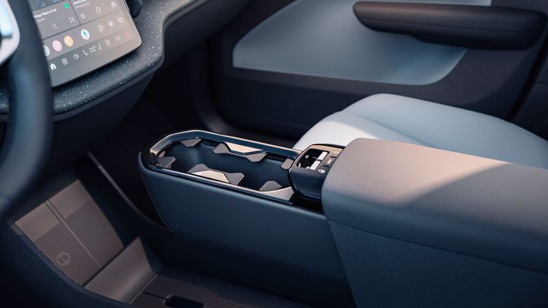 Auch an Ablageflächen hat Volvo im EX30 gedacht. (Bild: Volvo)