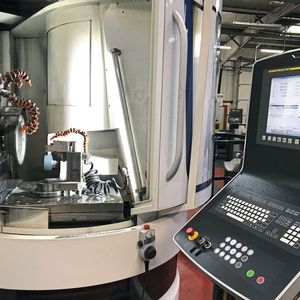 The machine’s “three-in-one” dressing unit offers wheel dressing, regeneration and “crushing” in a single package.