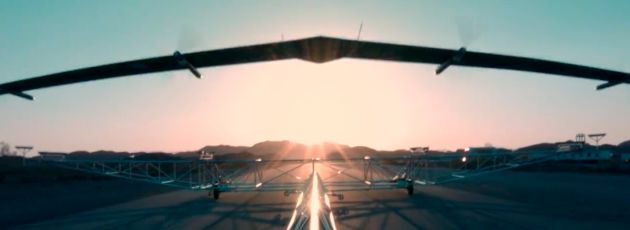 Facebooks Antennen-Drohne Aquila beim ersten Liftoff: Das solarbetriebene Fluggerät soll Internet in die entlegensten Gebiete bringen.