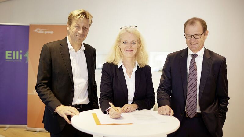 V.l. Chris Peeters, CEO von Elia, Elke Temme, CEO von Elli, und Stefan Kapferer, CEO von 50 Hertz, unterzeichnen die gemeinsame Absichtserklärung.