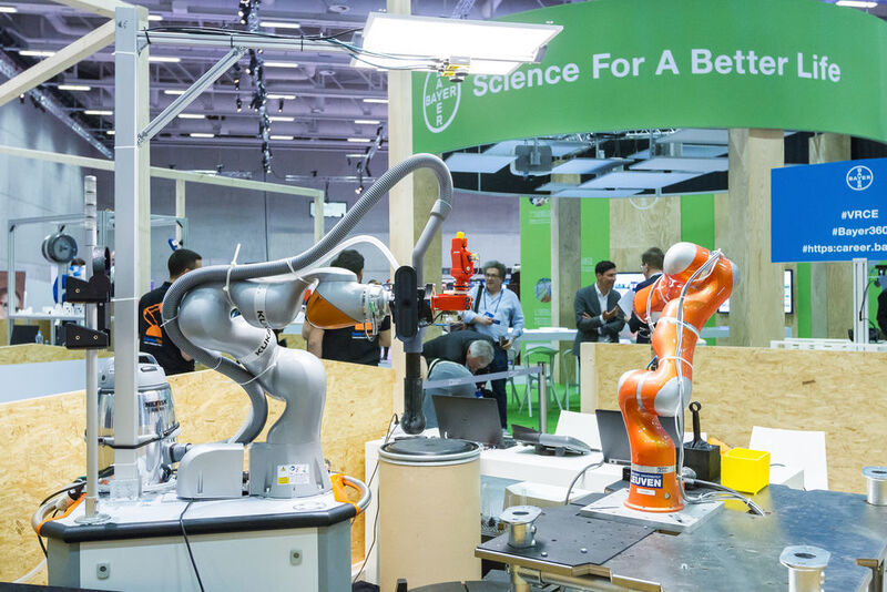 Smart Robotics am Stand von Bayer. (© CUBE GmbH | Photo: Dennis Wartenberg)