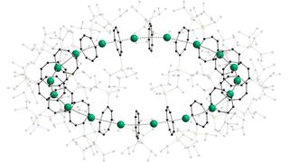 „Cyclocen“ heißt die neuartige Molekülstruktur, in der Sandwich-Komplexe erstmals einen nanoskalige Ring formen. (Bild: Nature / AOC, KIT)