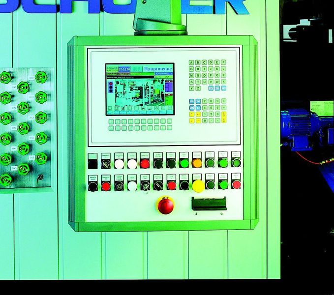 Bild 3: Die Menüsteuerung des Form-Masters erlaubt eine schnelle Umrüstung der Produktion. Für den Transfer müssen zum Beispiel keine Kurvenwellen eingestellt oder ausgetauscht werden. Der Servoantrieb wird einfach umprogrammiert. (Archiv: Vogel Business Media)