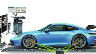 Beissbarth hat erstmals Radlastwaagen in ein Achsvermessungssystem integriert. Das spart Anwendern jede Menge Zeit und Aufwand und erhöht zudem die Präzession der Messergebnisse. (Beissbarth)