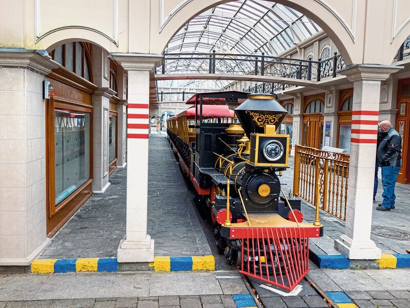 Nostalgie im Automatisierungszeitalter: Die erste elektrisch angetriebene Lokomotive des Europa-Parks ging im Herbst 2019 auf Jungfernfahrt. 