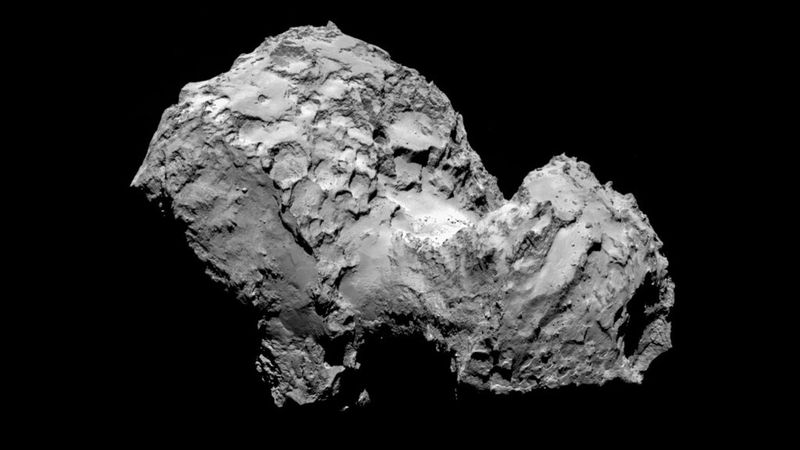 Komet 67P/Churyumov-Gerasimenko aufgenommen von Rosettas Osiris-Kamera am 3. August 2014 von 285 km Entfernung. Das Bild hat eine Auflösung von 5,3 m/Pixel. (Bild: ESA)