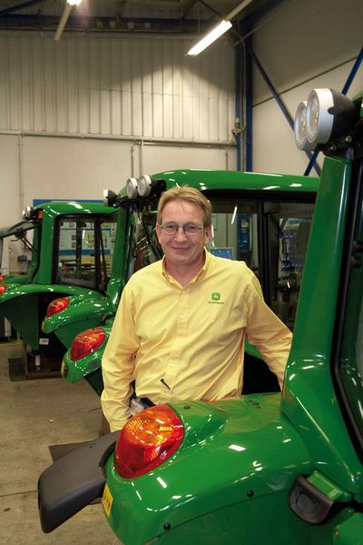 Peter Kapferer, Manager, Business Unit Welding, John Deere Werke Bruchsal: „Seit zwei Jahren nutzen wir auch die Verfahrens-Innovation forceArc an einer entscheidenen Stelle im Fertigungsablauf. Der zielgerichtete Lichtbogen hat uns hier in die Lage versetzt, die Durchlaufzeiten wesentlich zu verkürzen.“ Bild: EWM Hightech Welding (Archiv: Vogel Business Media)