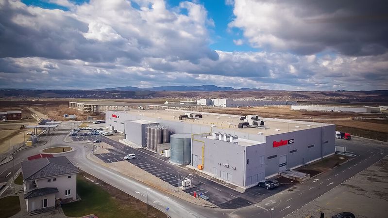 Das Werk von Fischer Automotive im serbischen Jagodina.(Bild:  Fischer Automotive)