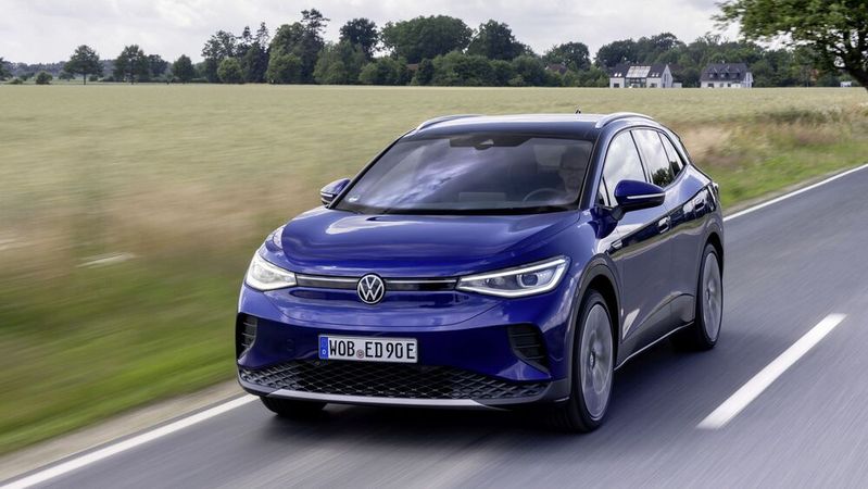 Mehr als ein Drittel der Bestellungen an gebrauchten E-Fahrzeugen entfielen bei Carvago im März auf die Volkswagen-Modelle ID.4 (Foto) und ID.3.(Bild:  Volkswagen AG)