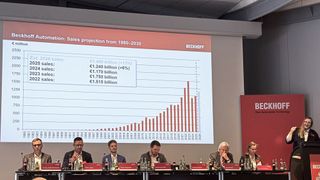 Umsatzwachstum: Frederike Beckhoff, Assistentin der Geschäftsführung, stellt die Unternehmenszahlen auf der Pressekonferenz zur Hannover Messe 2026 vor. (Bild: Manuel Christa)