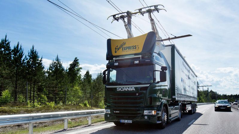 Die Elektrifizierung des Nutzverkehrs soll schnell kommen – technologieoffen: E-Lkw, Versorgung per Oberleitung und Brennstoffzelle. Alles soll laut Bundesverkehrsminister Andreas Scheuer gefördert werden. Die Elektrifizierung des Nutzverkehrs soll schnell kommen – technologieoffen: E-Lkw, Versorgung per Oberleitung und Brennstoffzelle. Alles soll laut Bundesverkehrsminister Andreas Scheuer gefördert werden.