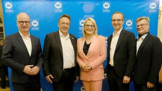 Freuten sich über die rege Teilnahme am Herbstforum: Christian Reher, Geschäftsführer Innung Region Stuttgart, Obermeister Torsten Treiber mit Christina Stumpp, stellv. Generalsekretärin der CDU, Frank Schnierle, stellv. Obermeister, und Innungsvorstandsmitglied Rainer Äckerle. (Bild: Zietz - VCG)