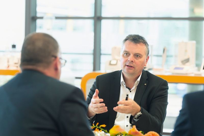 „ Eine moderne Laborwaage sollte sich heute der Arbeitsweise des Nutzers anpassen, nicht umgekehrt!“ Dirk Ahlbrecht, Director Marketing Lab Weighing, Sartorius (Sartorius AG)
