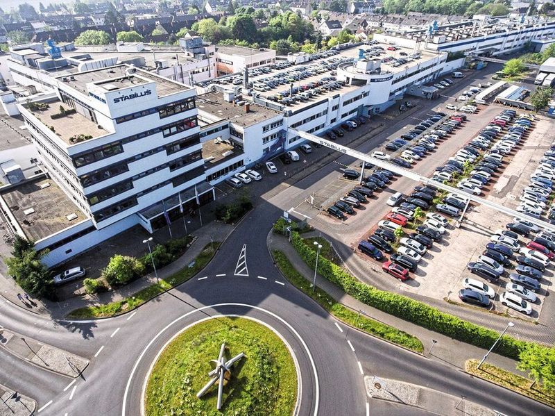 Das Stammwerk von Stabilus in Koblenz. Weltweit beschäftigt das Unternehmen über 6.000 Mitarbeiter und macht einen Umsatz von mehr als 800 Millionen pro Jahr. (Stabilus GmbH)