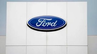 Die US-amerikanische Mutter des deutschen Ford-Standorts in Köln will dem angeschlagenen Autobauer zwar massiv unter die Arme greifen, aber dafür auch stärker mit weiteren Problemen in Ruhe gelassen werden ... (Bild: Ford)