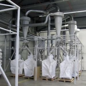 Für die Big Bag-Befüllung bietet Getecha höhenverstellbare Gestelle zum Einhängen von einem oder zwei Big Bags. Die Gestelle für zwei Big Bags verfügen über eine manuelle oder eine automatische Pneumatik-Weiche.(Bild:  Getecha)