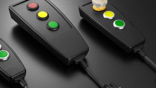 Die Bedien-Handhelds sind in drei Gehäusegrößen erhältlich und werden anschlussfertig in kundenspezifischer Ausführung geliefert. (EVG)