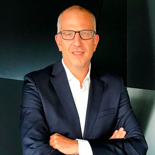 Simon Saretzki ist ab dem 1. Mai Mitglied der Geschäftsleitung des Mercedes-Benz Cars Vertrieb Deutschland und verantwortlich für den Vertrieb Service.(Bild:  Daimler AG)