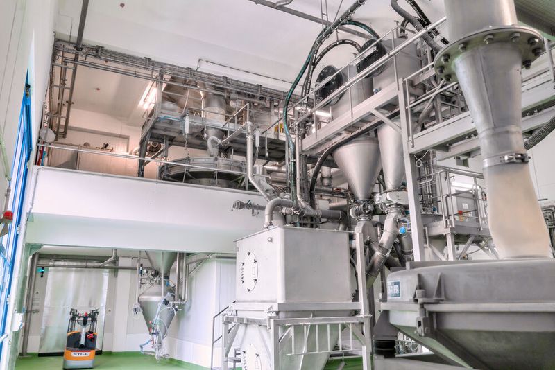 Heißluft-Sprühtrocknungsanlage für Lebensmittelemulsionen. (Bild: Gerd Knehr)