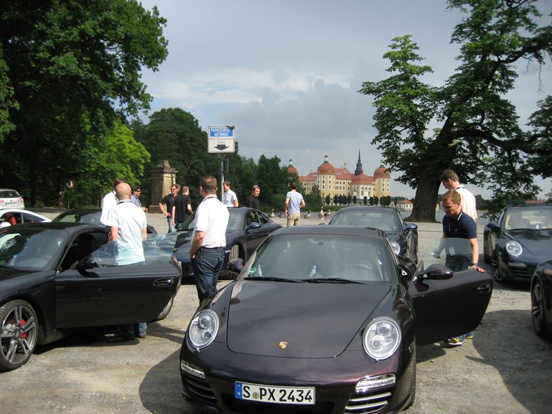 Kurze Pausen boten die Gelegenheit zum Füße vertreten und Kontakte knüpfen. (Archiv: Vogel Business Media)