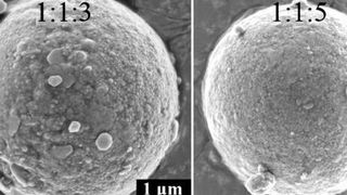 Wieder unter Spannung! Mit magnetischen Mikropartikeln, wie sie an der Friedrich-Alexander-Universität Erlangen-Nürnberg (FAU) untersucht werden, können Batterien einen informationsgeladenen Materialpass erhalten, um sortenrein recycelt zu werden. (FAU)