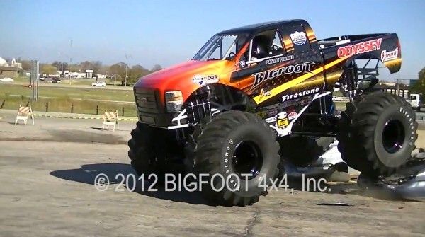 Der Bigfoot 20: der weltweit erste Monstertruck mit Elektroantrieb macht mit über 260 kW und 1100 Nm Autos umweltschonend platt (Bild: Bigfoot 4x4 Inc.)