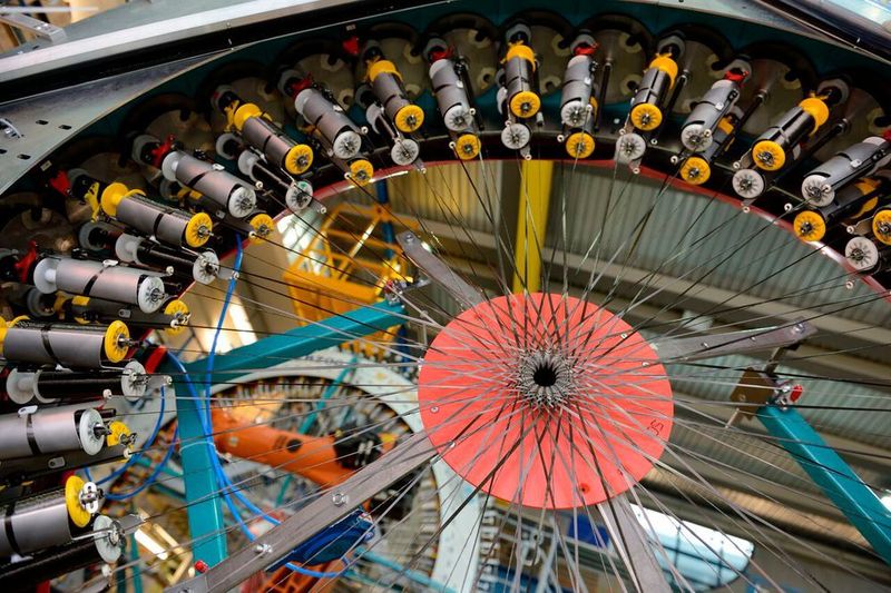 Der richtige „Dreh“ macht aus Carbonfasern ein stabiles Leichtgewicht-Profil für die Umsetzung hybrider Konstruktionen. (Bild: Leichtbau BW)