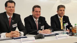 Die Führungsriege von Power Tools (v. li.): Henning von Boxberg (Vorsitzender des Bereichsvorstand), Henk Becker (Bereichsvorstand Entwicklung) und Bernd Müller (Leiter Verkauf Westeuropa). (Bild: Kroh)