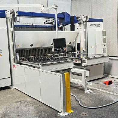 Die MAK 4 Evolution UD ist bei FBH vor allem für die Bearbeitung großer Bleche und die Herstellung von Gehäusen unverzichtbar. (Bild: FBH Fertigungsbetrieb für Betriebstechnik GmbH)