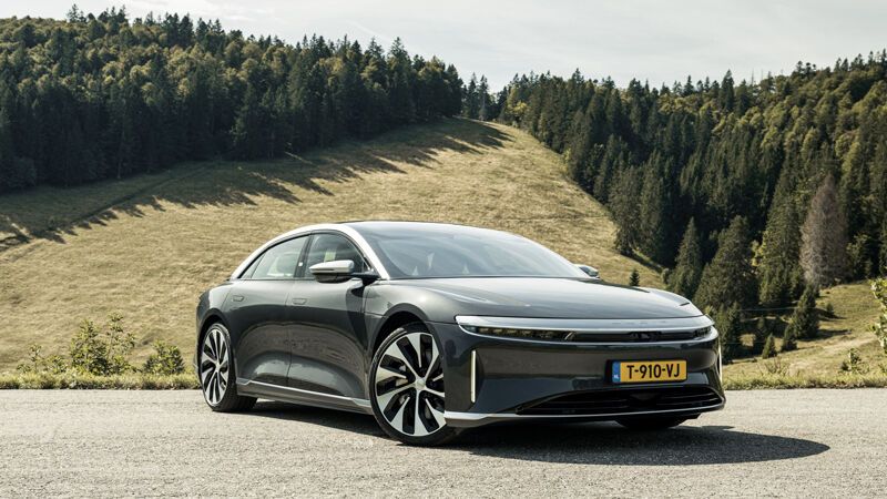 Dank einer windschnittigen Außenhaut kann sich der Lucid Air beim Stromkonsum zurückhalten. (Bild: Lucid Motors)