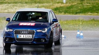 Der Automobilzulieferer ZF und die Zeitschrift „Auto Test“ kürten in ihrem Praxistest 2012 die besten Kleinwagen. Die zehn Finalisten wurden auf dem ADAC-Fahrsicherheitszentrum in Schlüsselfeld intensiv getestet. Die Gewinner gibt´s in unserer Galerie zum Test. (Auto Test)