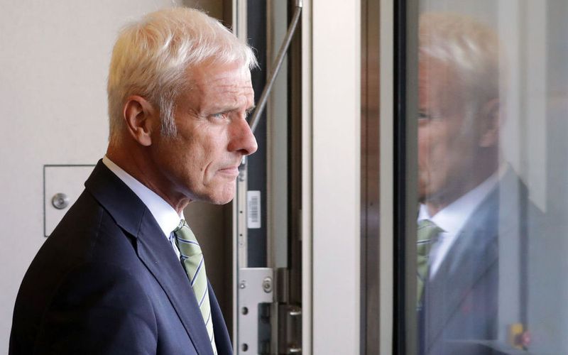 Matthias Müller, Vorstandsvorsitzender der Volkswagen AG, in Berlin nach dem Diesel-Gipfel. (Kay Nietfeld/dpa)