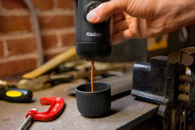 Mit dem „Nanopresso“ hat man überall seinen frischen Espresso dabei! Die Espresso-Maschine kostet bei www.gyrofish.com.au 89,95 Dollar. (Gyrofish)