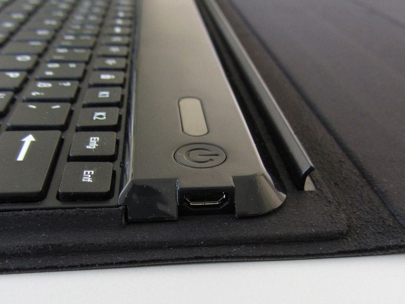 Abbildung 20: Das KeyStand von Kensington wird ebenfalls über eine Micro-USB-Buchse geladen; kommt aber mit nur einer Taste aus, die das Gerät sowohl ein- bzw. ausschaltet als auch das Bluetooth-Peering auslöst. (Archiv: Vogel Business Media)