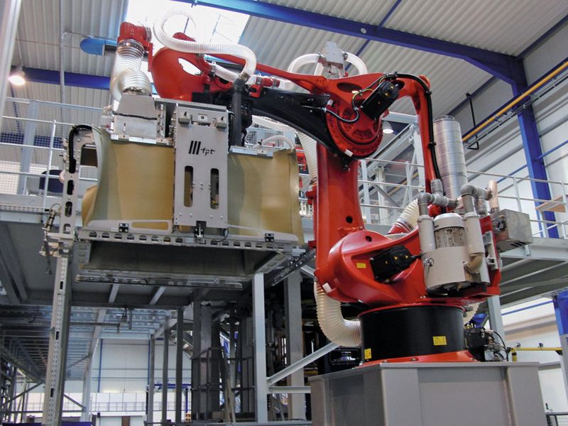 Beim Schäfer Case Picking setzt die automatische Depalettierung (Saugen, Heben, Evakuieren) ... Bild: SSI Schäfer (Archiv: Vogel Business Media)