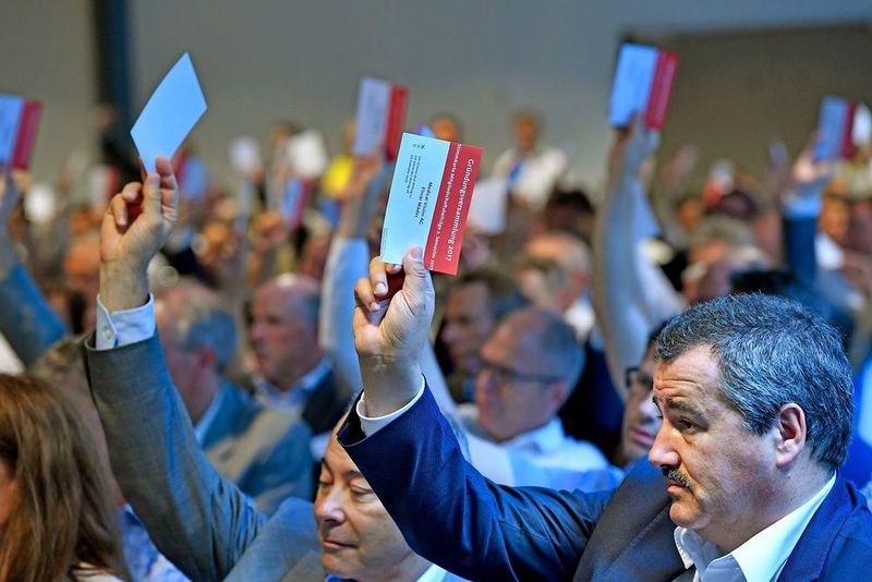 Die Deligierten der beiden größten Schweizer Medizintechnik-Organisationen Fasmed und Medical Cluster haben die Fusion zum neuen Verband Swiss Medtech vollzogen. (Peter Mosimann / Swiss Medtech)