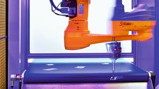 Ergänzend zu seinen Schleifmaschinen bietet Hans Weber jetzt auch Roboter- und Handhabungssysteme an. (Hans Weber Maschinenfabrik)