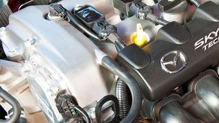 Mazda will bis zum Jahr 2019 einen Selbstzünder-Ottomotor entwickeln. Aktuell hat Mazda die Benziner „Skyactiv-G“ (im Bild) mit der höchsten und die Diesel „Skyactiv-D“ mit der niedrigsten Kompression im Programm. (Mazda)