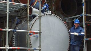 Bereits dünne Ablagerungen auf der Oberfläche von Wärmeübertragern verringern den Wärmedurchgang erheblich. (Bild: Bitpress)